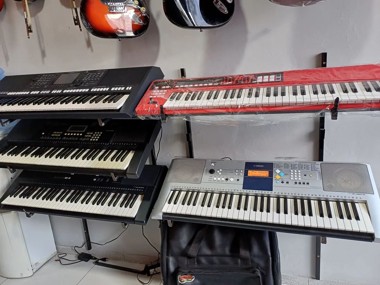 Teclado yamaha psr E323 em perfeito estado.  - Foto 4