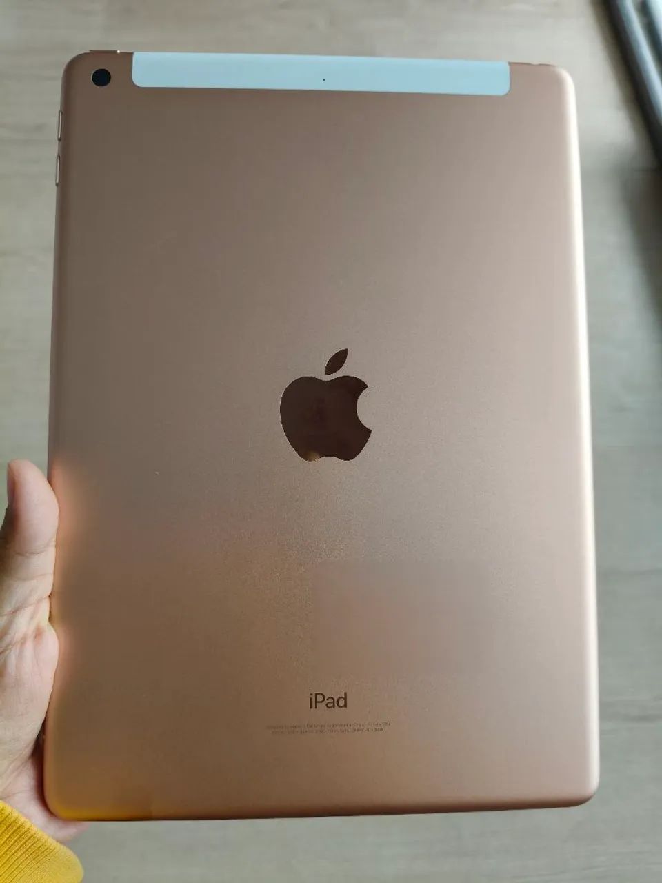 iPad 6ª Geração 128GB Wi-Fi + Cellular