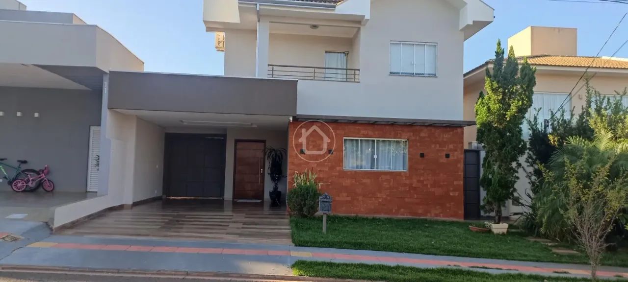 SOBRADO AMPLO E MODERNO COM 5 QUARTOS E PISCINA.