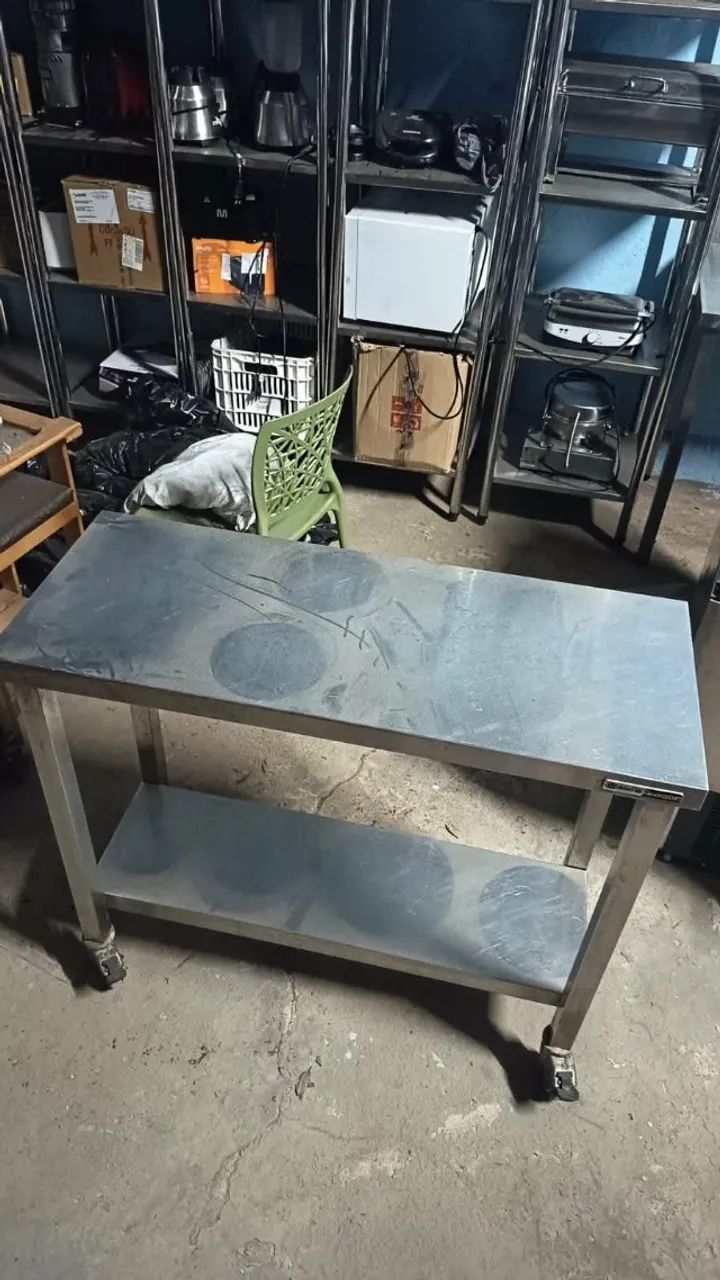 mesa bancada com rodas
