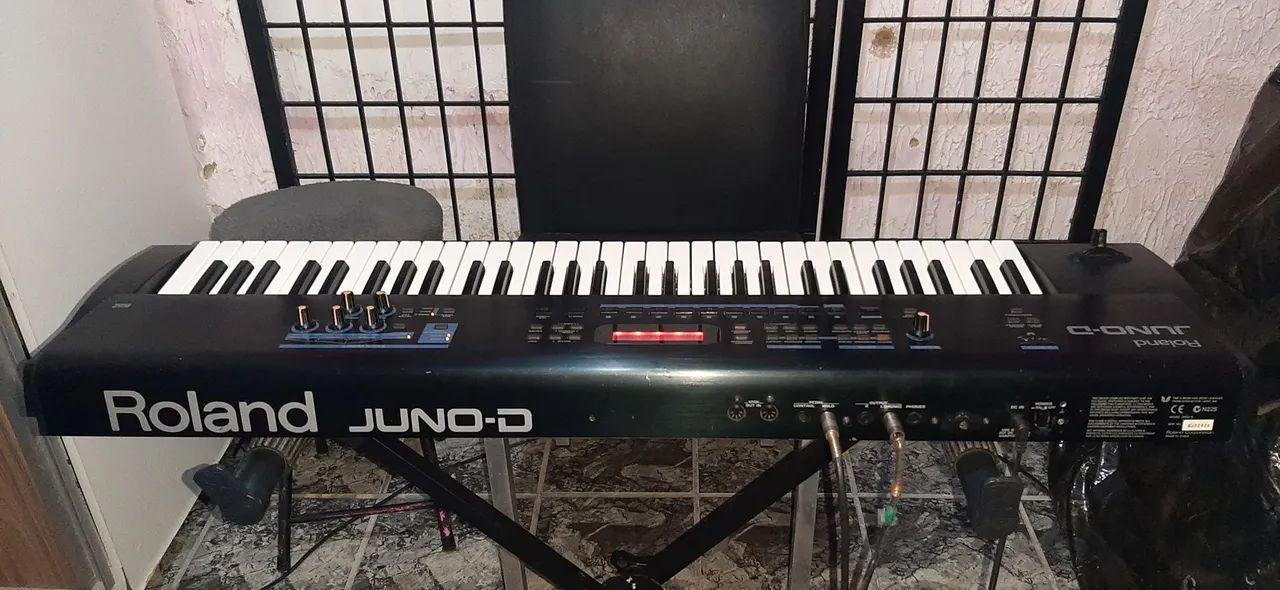 Teclado Roland Juno D