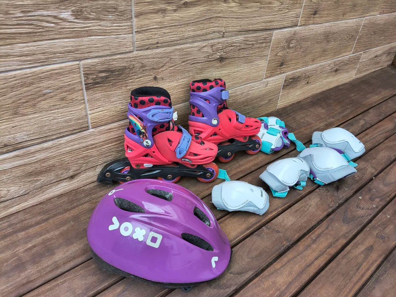 Roller infantil Ladybug 31 a 34 ajustável, capacete e kit proteção 