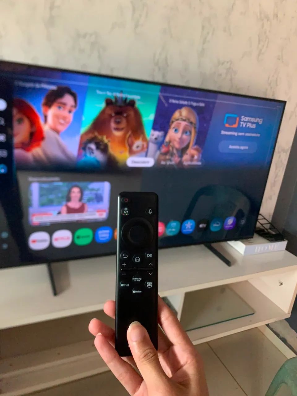 Vendo Tv Samsung crystal smart, 50 polegadas, controle recarregáveis sem pilha - Foto 5