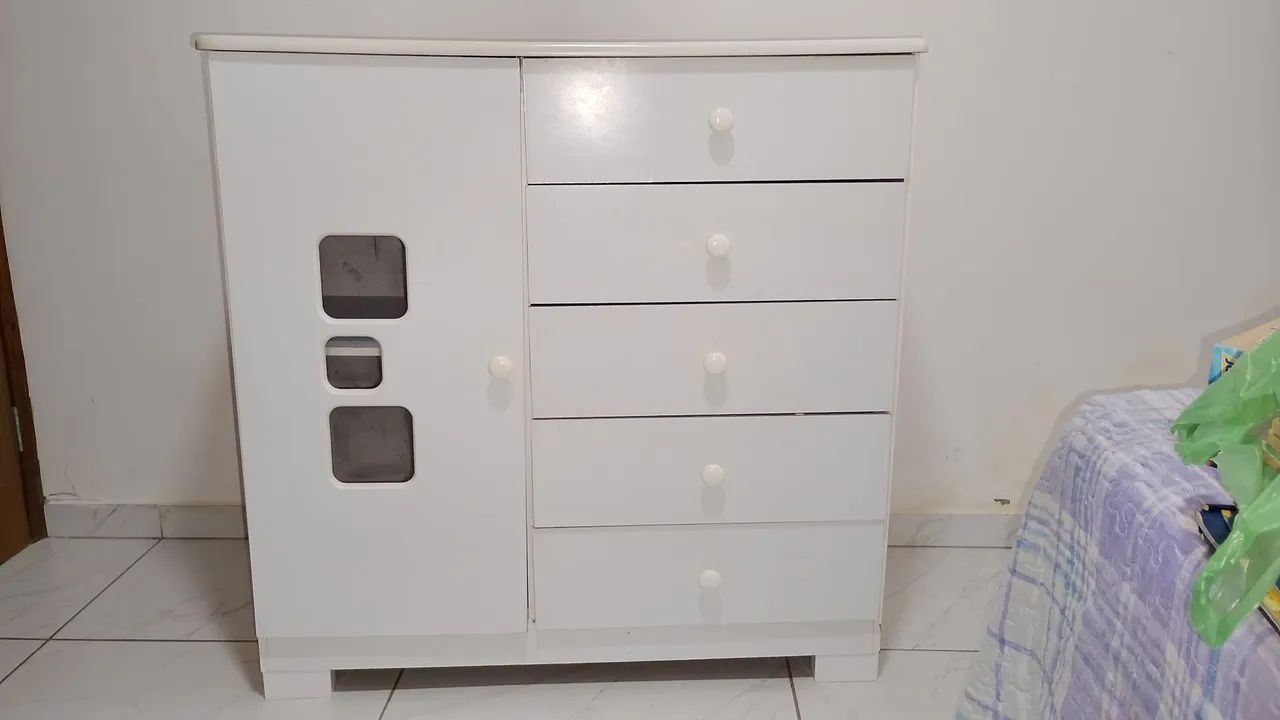 Cômoda 5 portas 