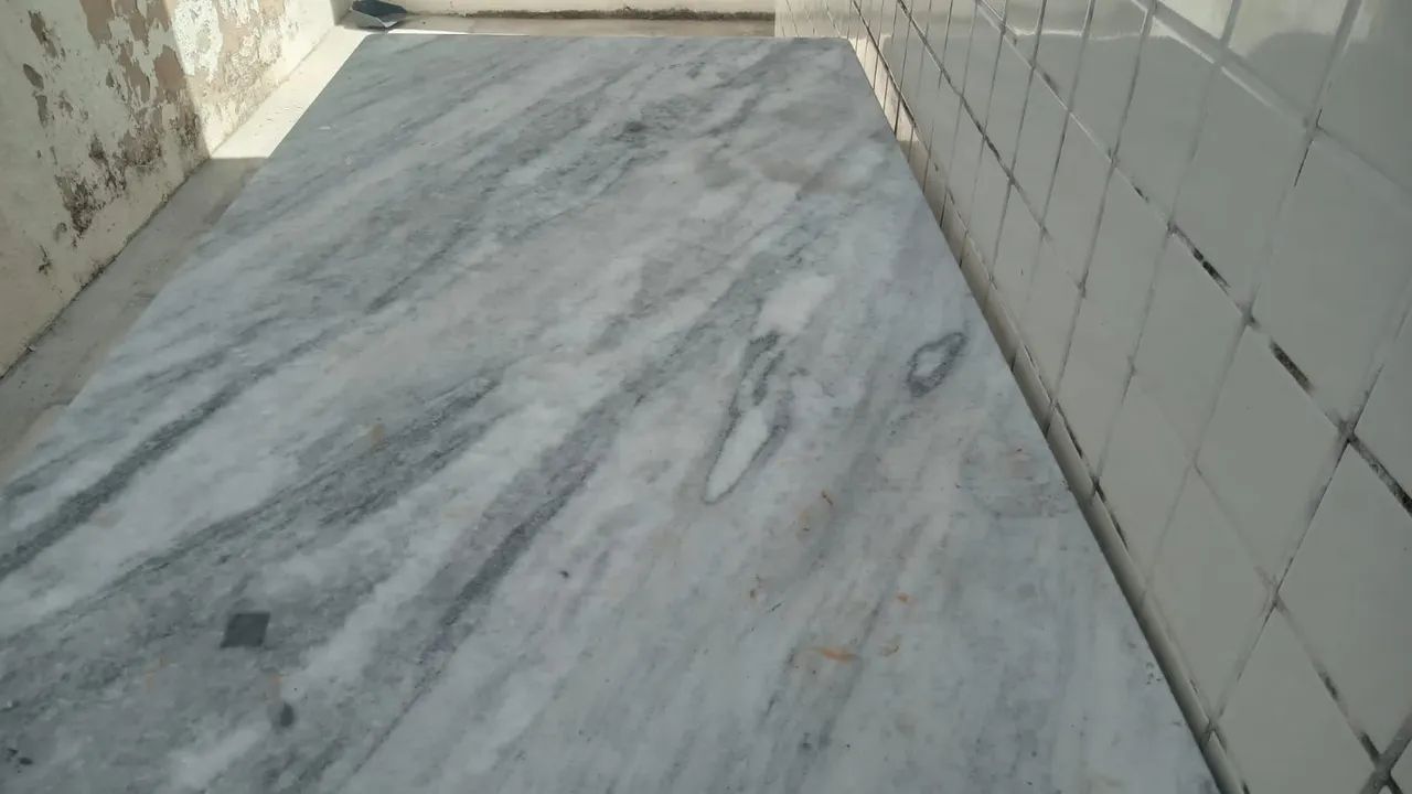Tampo de mesa em marmore