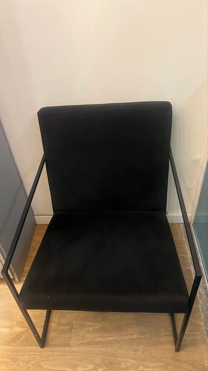 Vendo duas poltronas na cor preta  - Foto 2