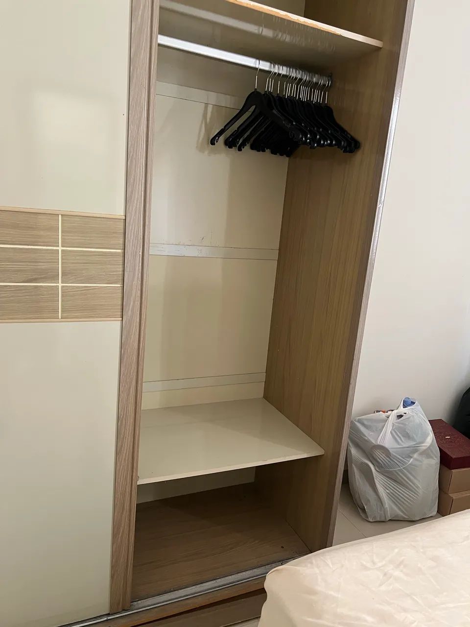 Guarda roupa 3 portas com espelho  - Foto 5