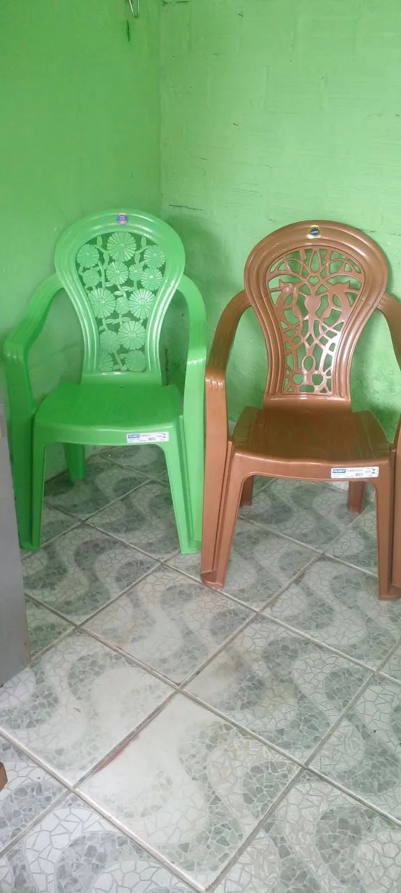 Cadeira plástica 