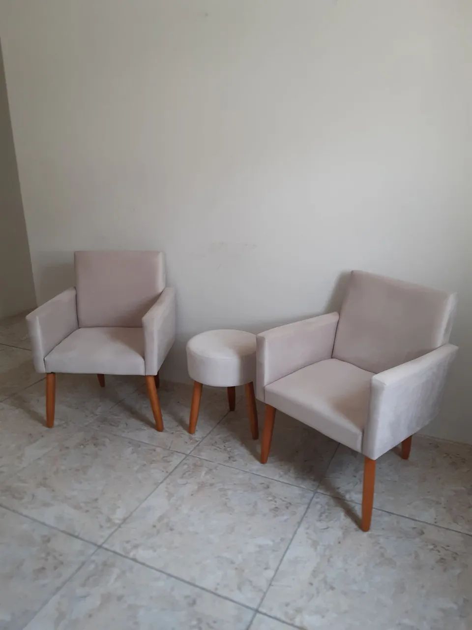 Vendo Jogo de poltronas com puff em ótimo estado!