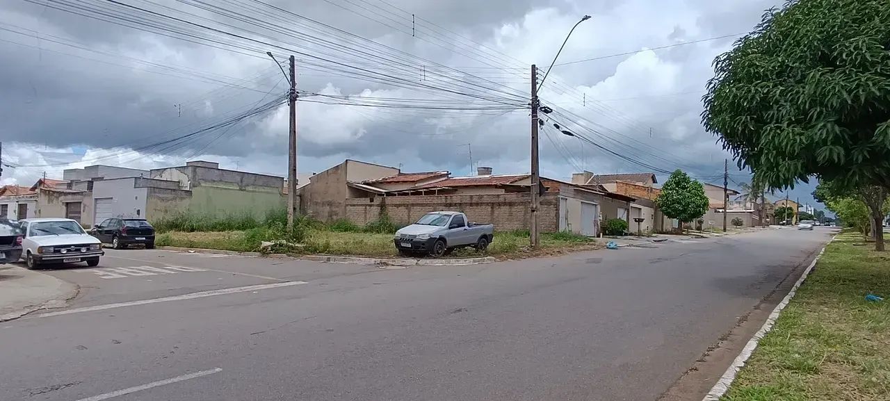 Lote em avenida comercial com casa construída - Foto 4