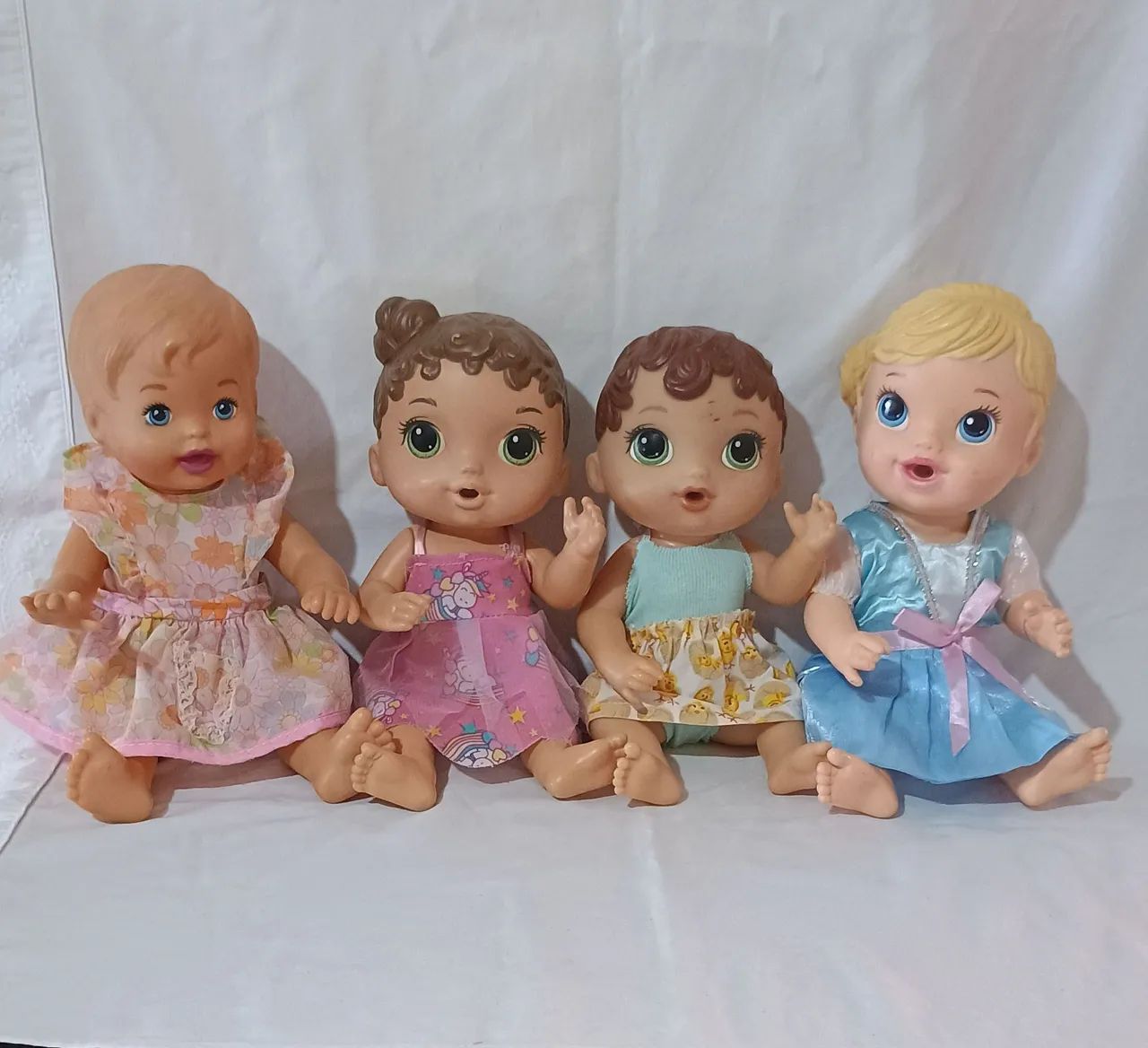 Lote com quatro bonecas usadas - Foto 2
