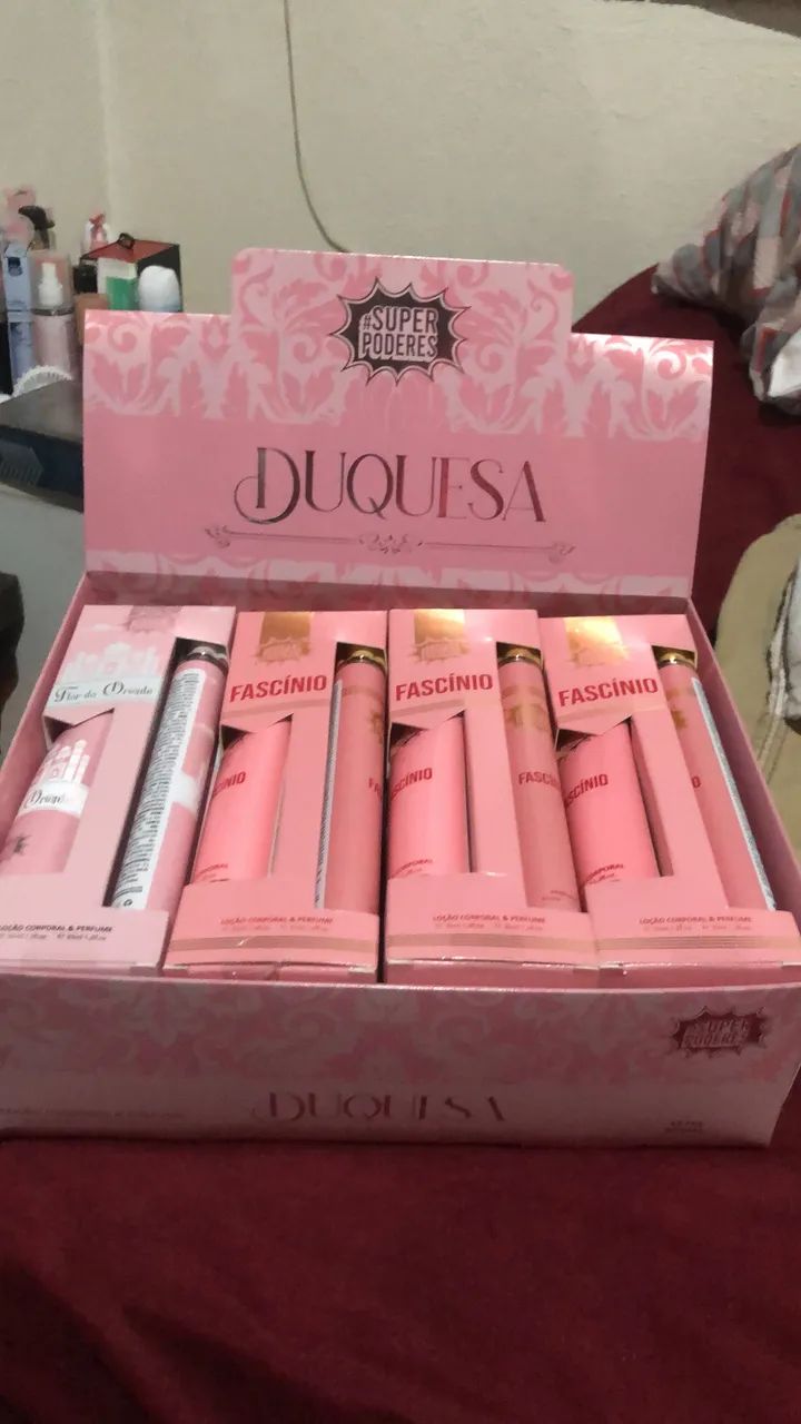 Caixa de perfume com creme hidratante 
