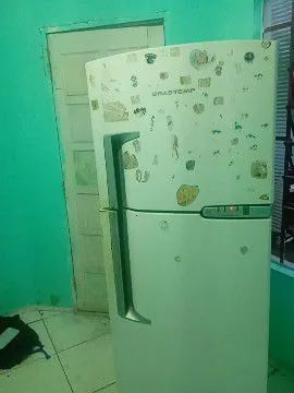Geladeira Brastemp em funcionamento perfeito e em bom estado