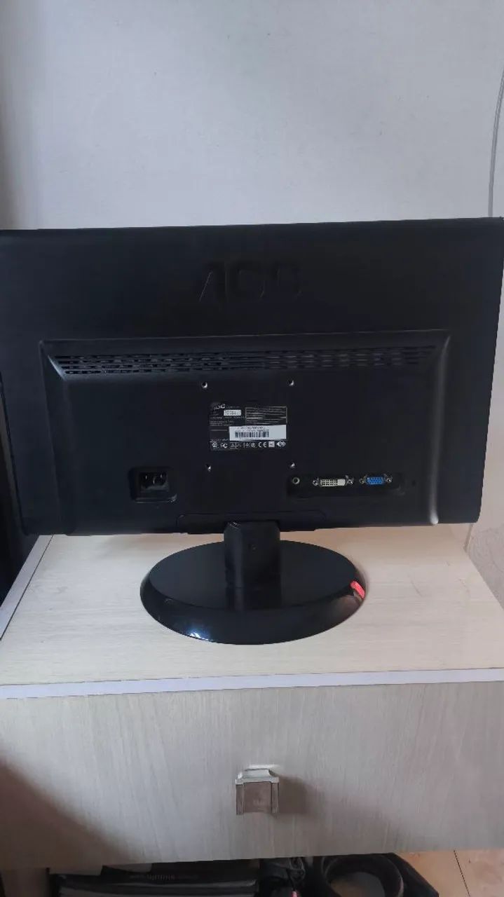 Monitor AOC 18' HD (1366x768) - Foto 3