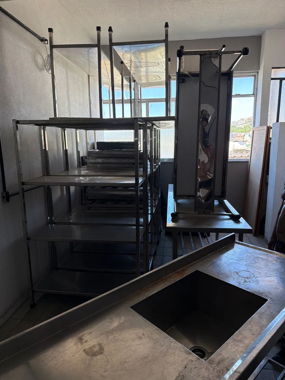 Bancadas, prateleiras, mesas, cubas - Cozinha industrial  - Foto 2