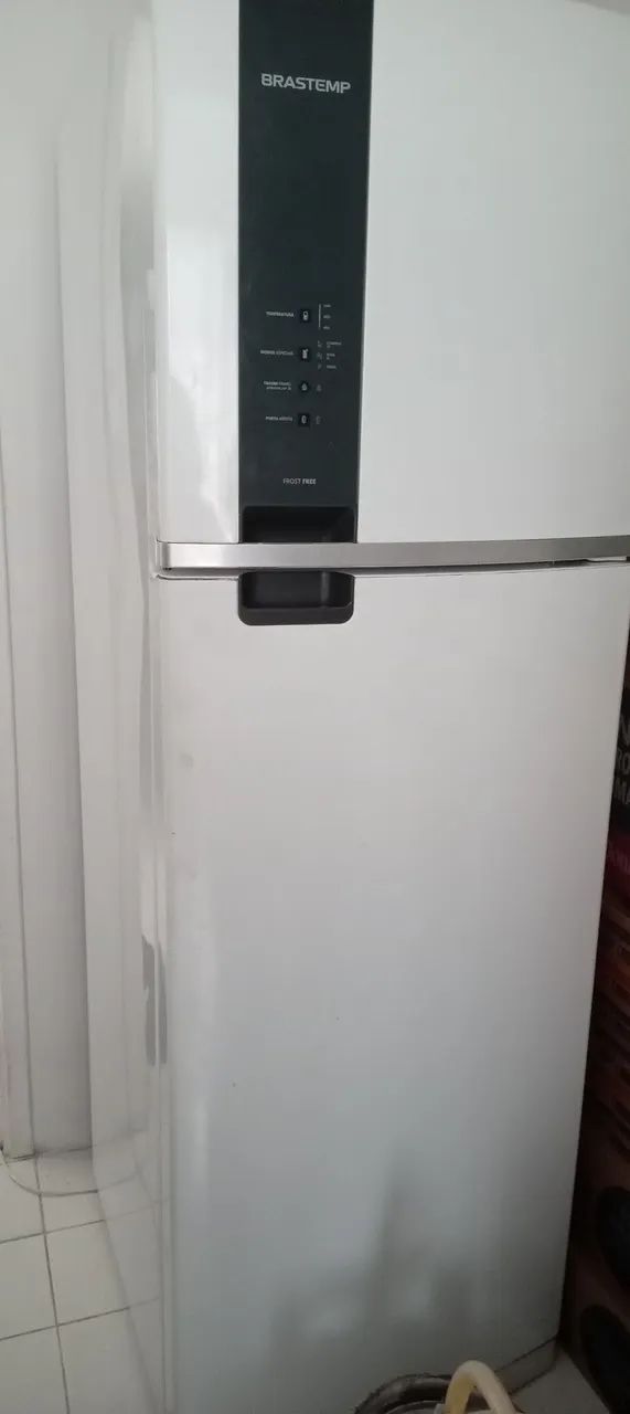 Geladeira brastemp duas portas em ótimo estado 