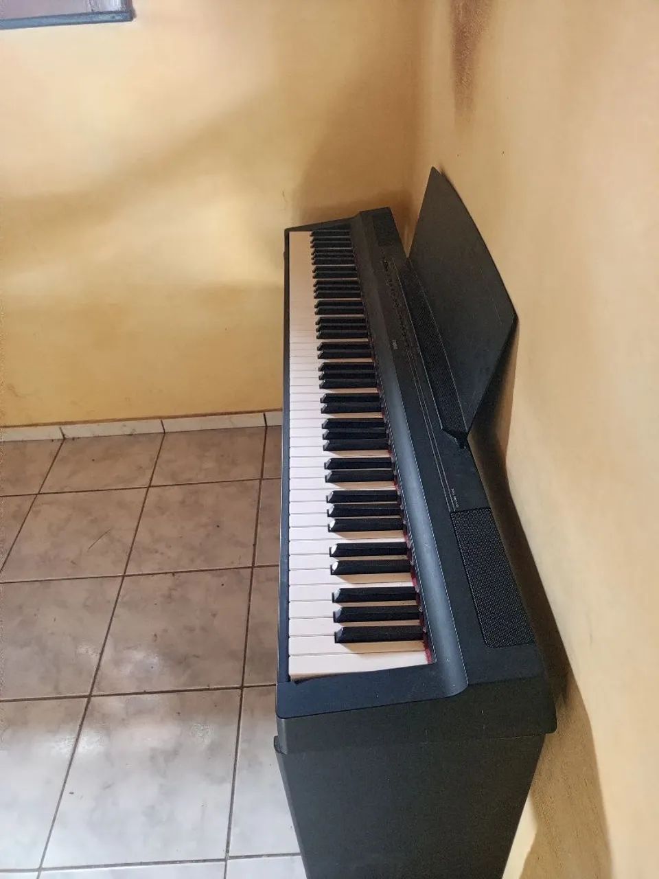 PIANO YAMAHA P125 COM DEFEITO - Foto 2