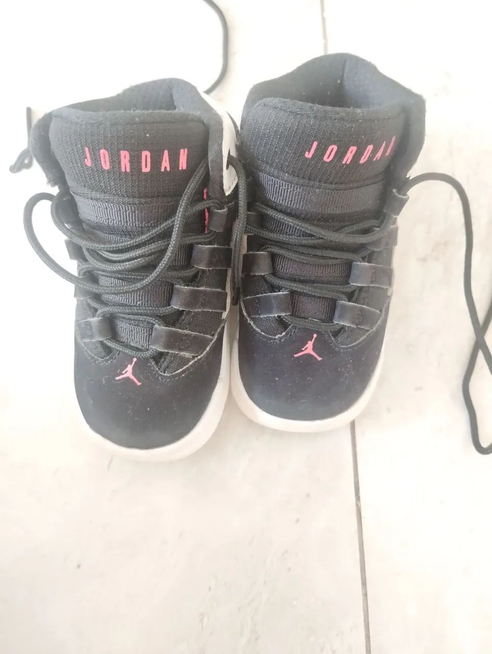 Tênis Jordan usado em. Perfeito estado tamanho 21 - Foto 2