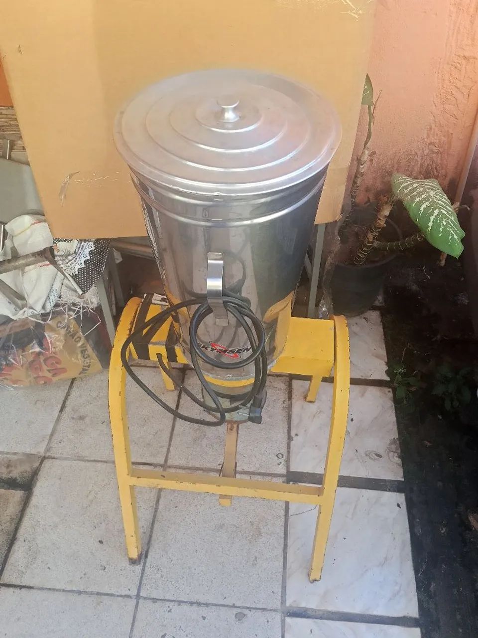 Chapa a gas e liquidificador industrial  *
