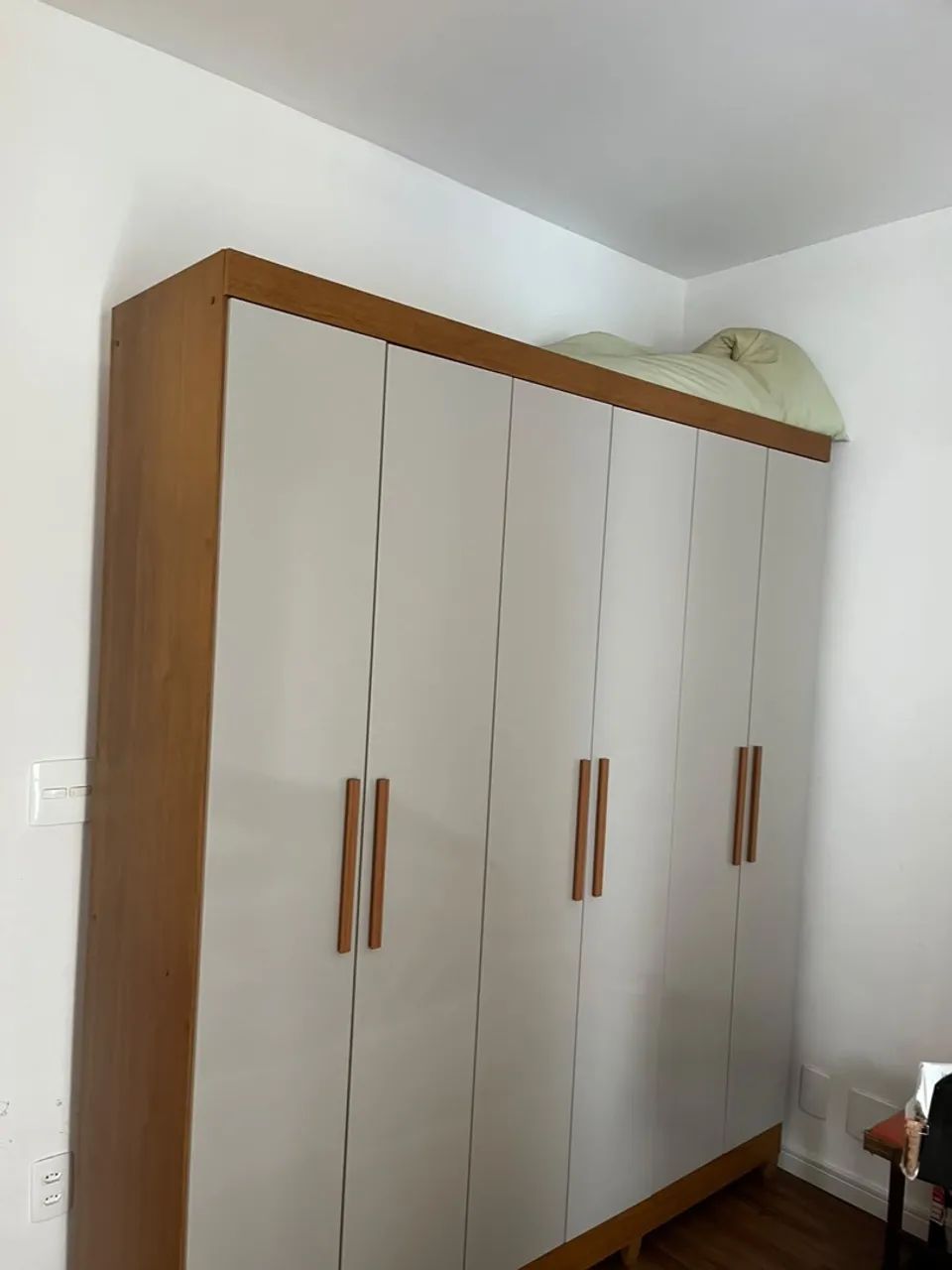 Guarda roupa 6 portas