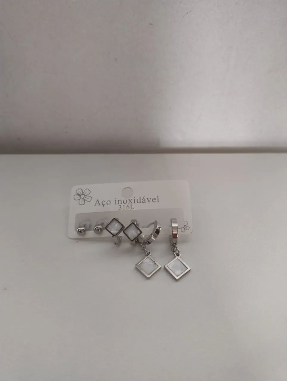 Conjunto com 3 brincos em aço inoxidável 