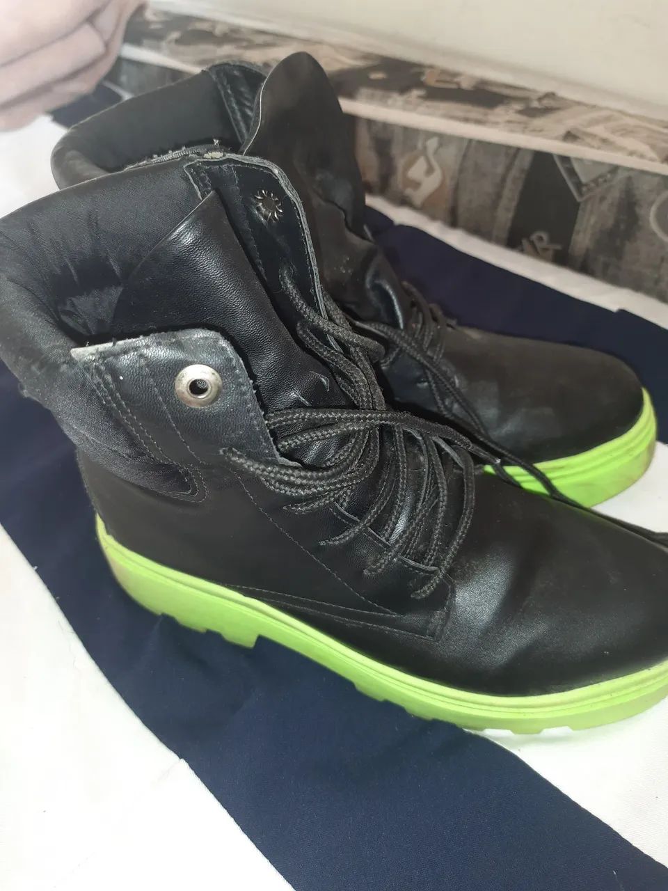 Bota preta e verde