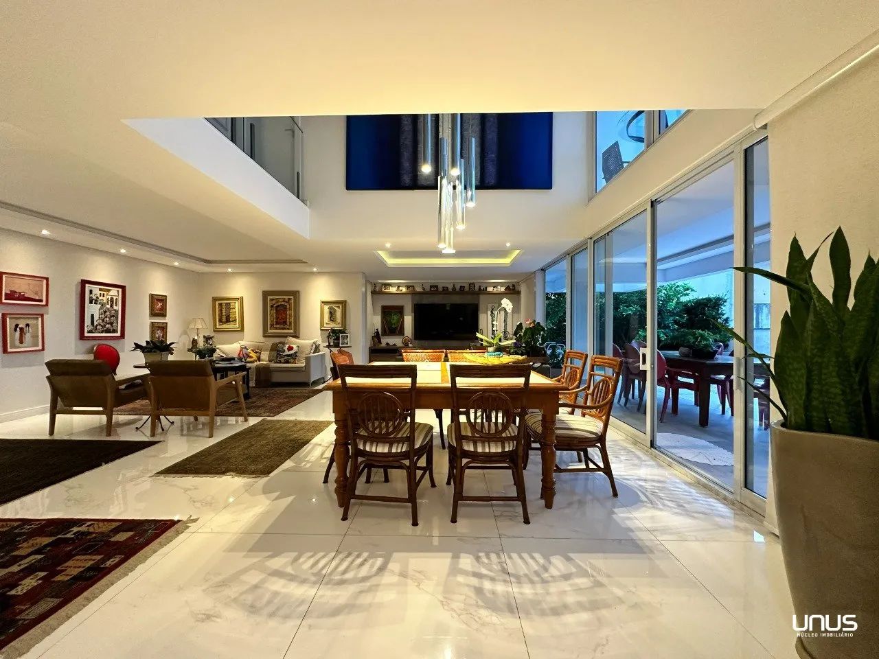 Terraço duplex com 4 suítes e vista mar em Canasvieiras