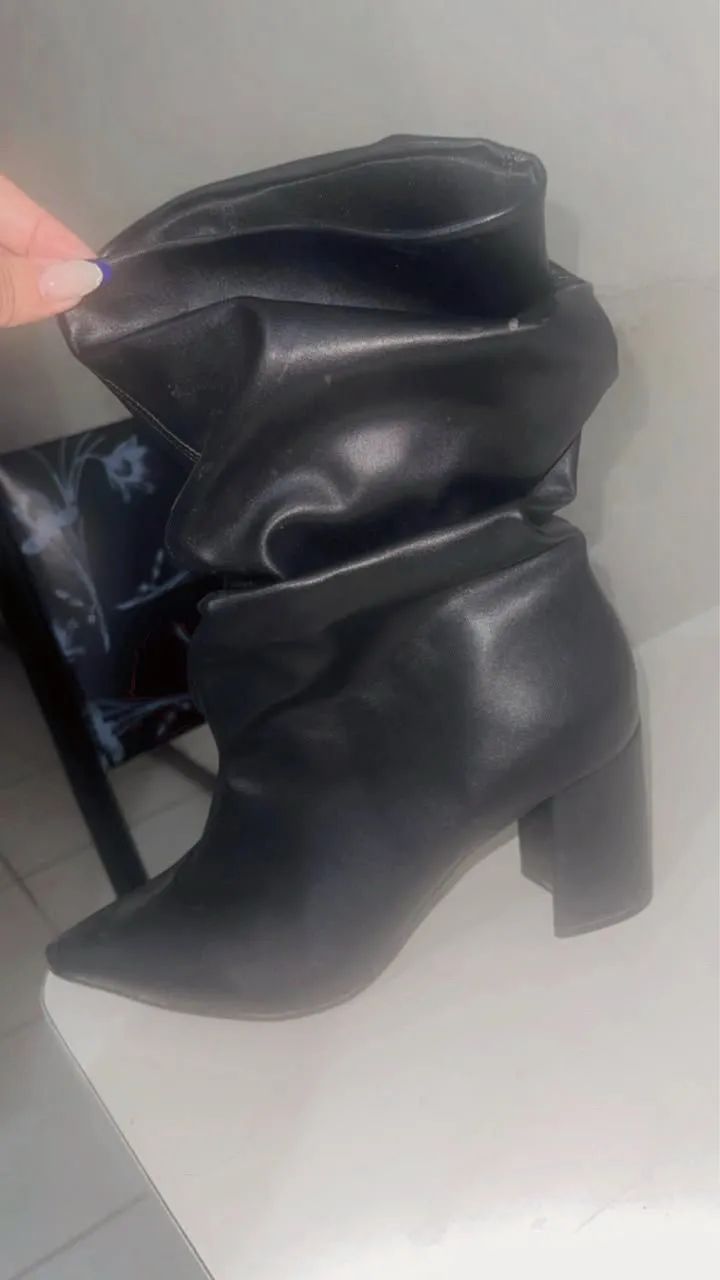 Vendo bota preta 