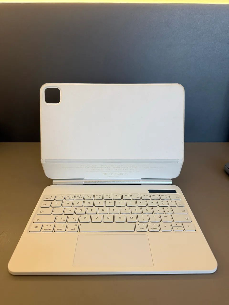Capa Teclado Magnética Bluetooth p/ iPad Air (4ª/5ª/6ª) e iPad Pro 11" - Branca - Foto 4