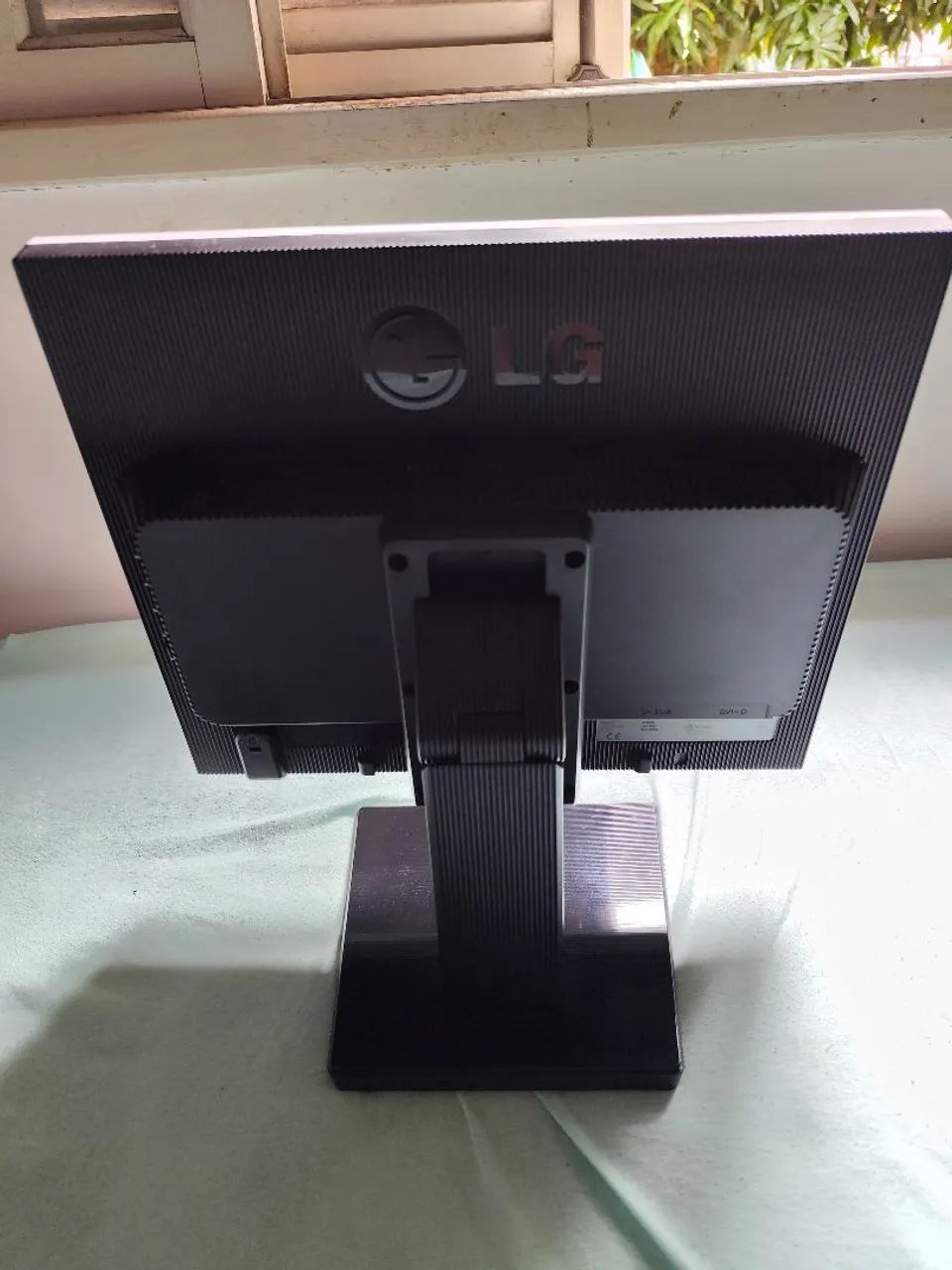 Monitor funcionando perfeitamente - acompanha cabos - Foto 2