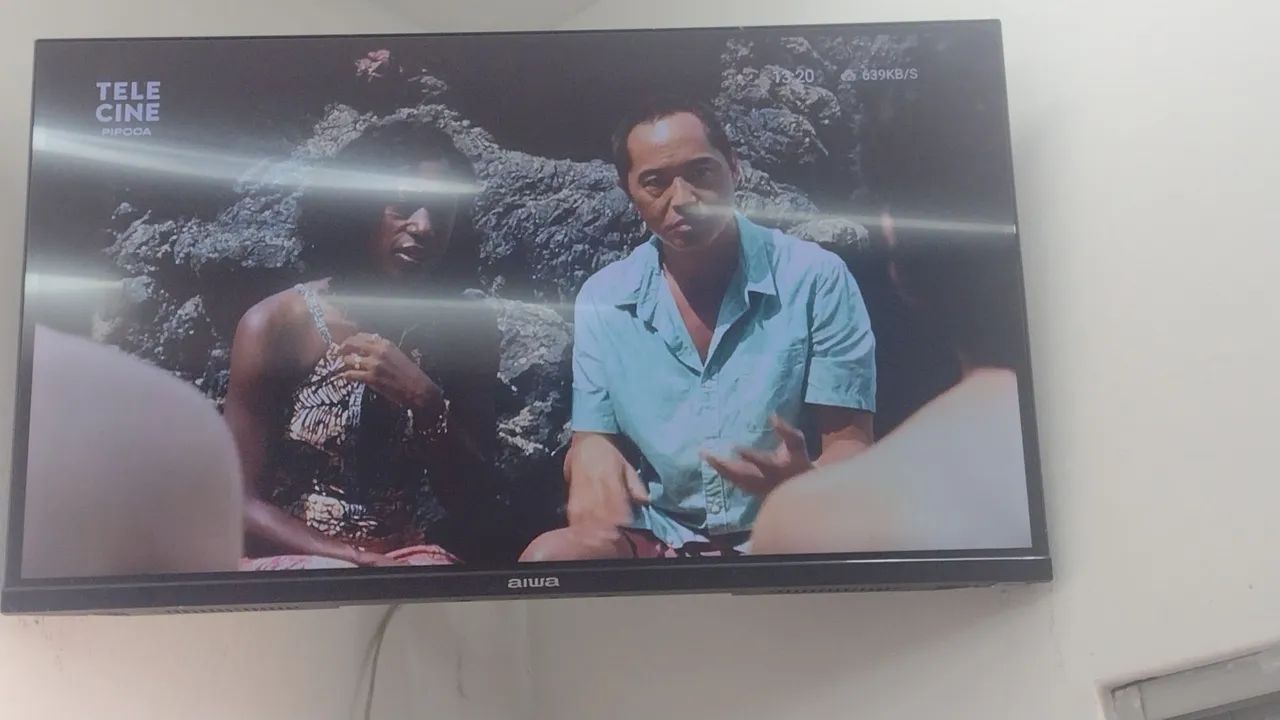Ar condicionado de 12 votes, televisão de 32 polegadas,espelhos, bancadas e cadeiras - Foto 2
