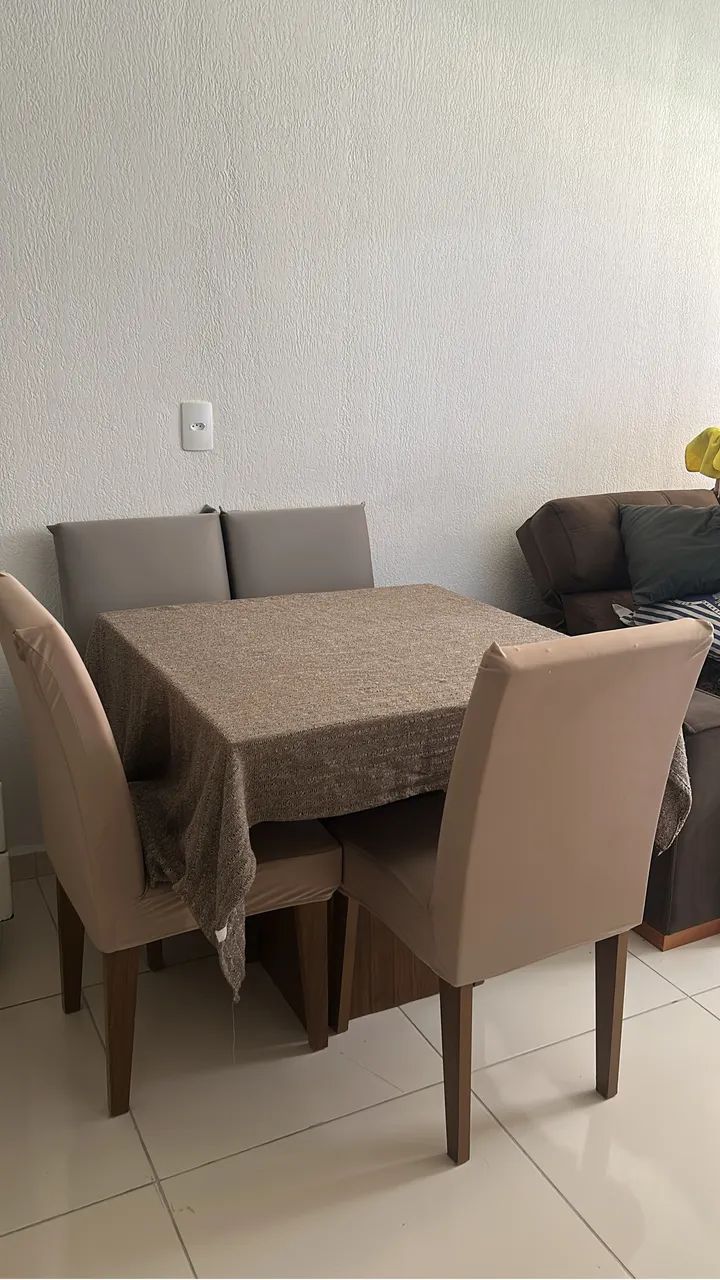 Mesa de jantar quadrada, 4 cadeiras - Foto 2