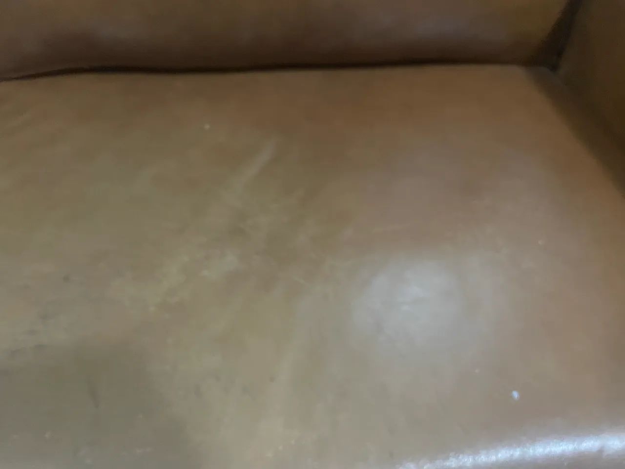 Vendo sofá de couro legítimo- marca Empório do Couro - Foto 3