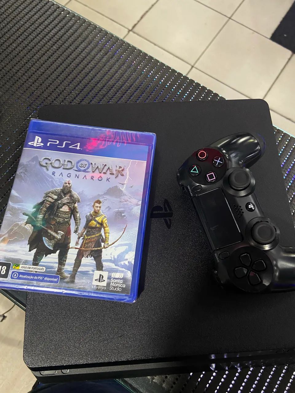 Ps4 slim HD 500 GB + God of war Ragnarok 