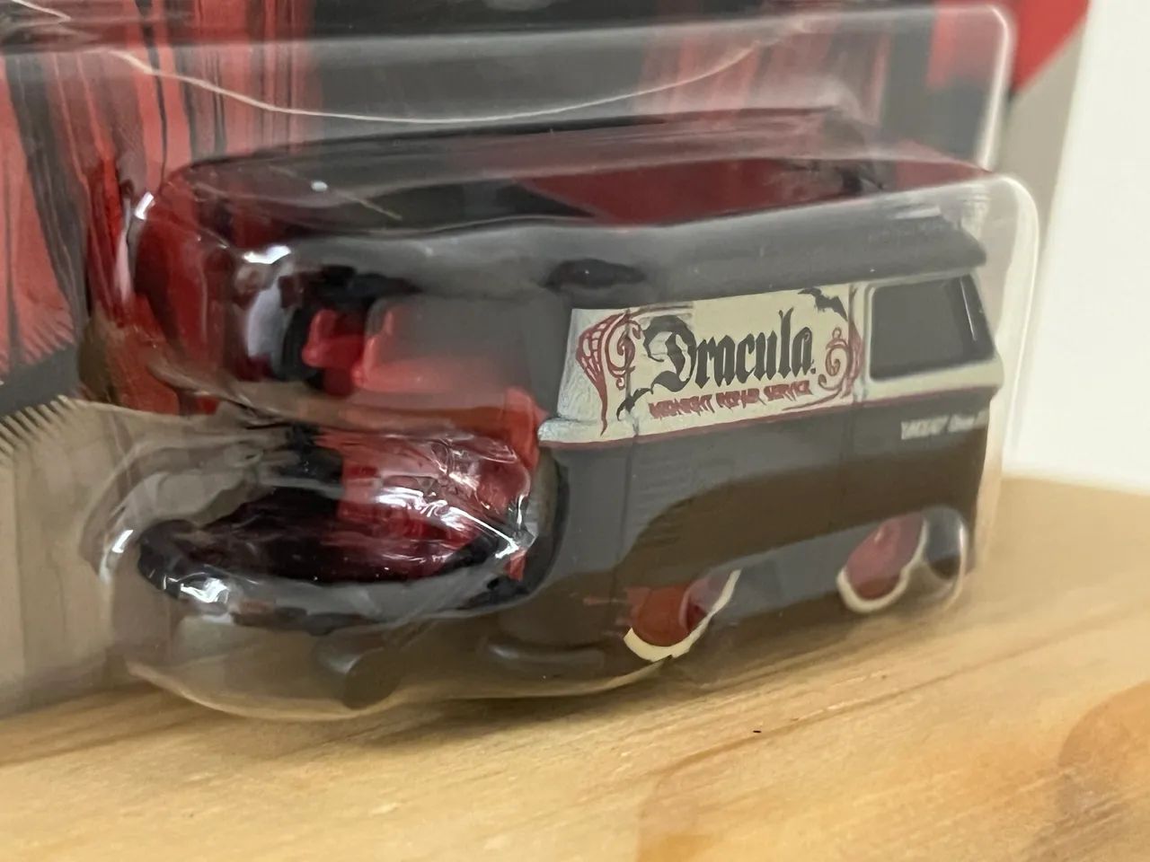 Hot Wheels Kool Kombi Dracula Premium - Foto 4
