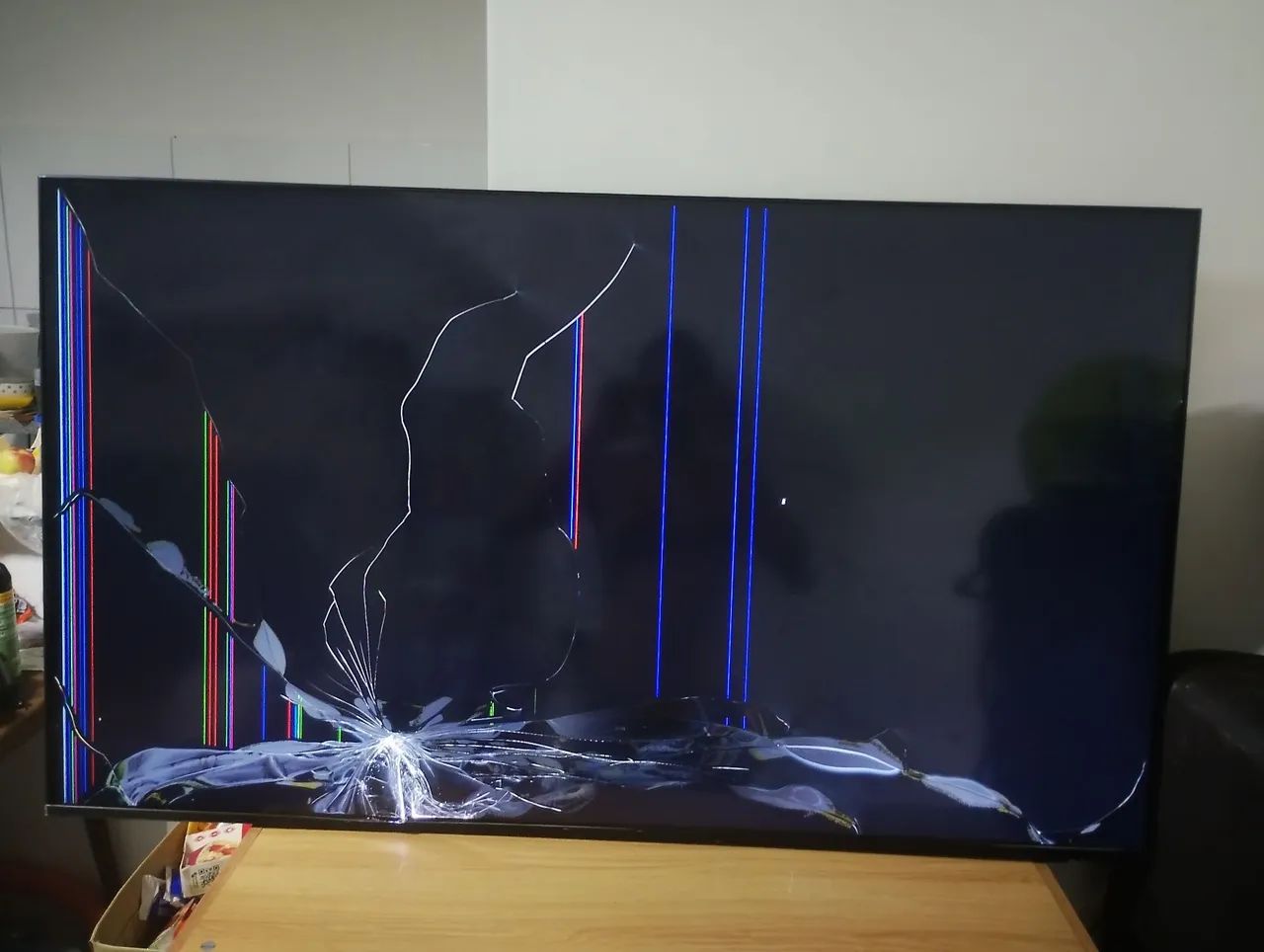 Vendo TV Samsung cristal 50 polegadas para retirada de peças, com o controle solar - Foto 2