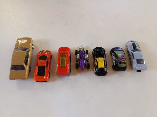 Lote 7 Carrinhos Hot Wheels e Colecionáveis - Foto 4