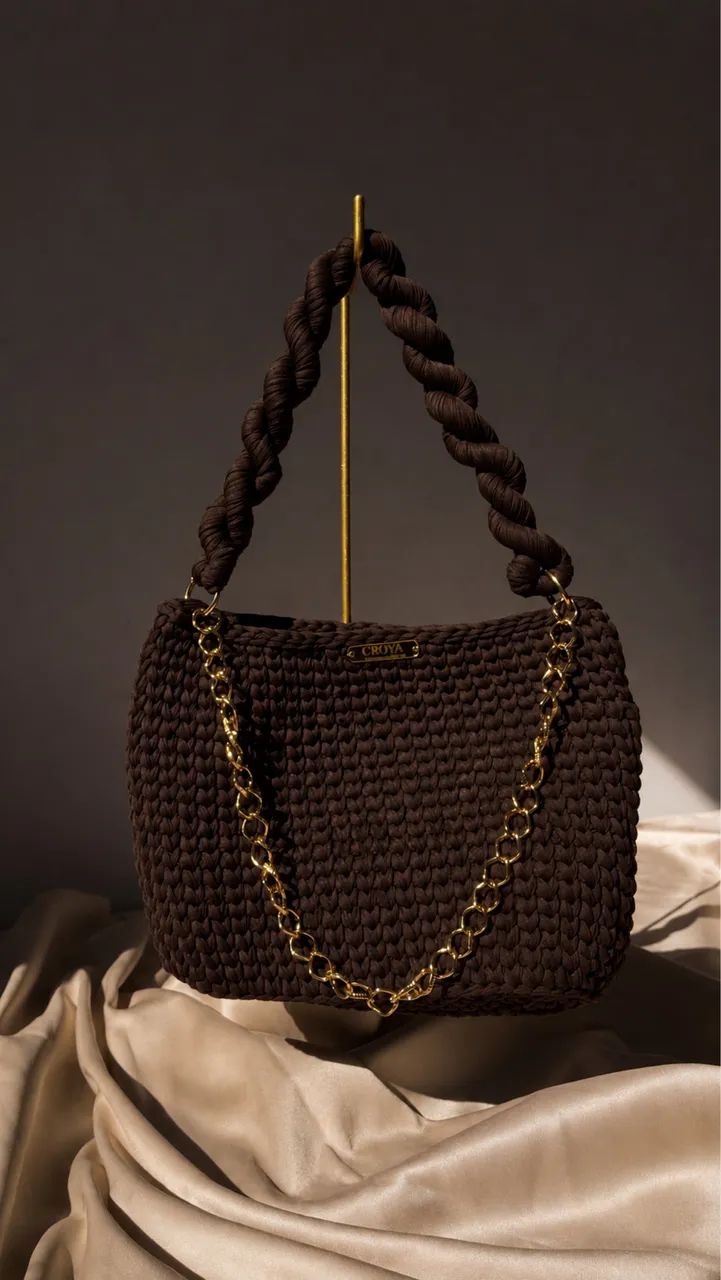 Bolsa de crochê marrom 