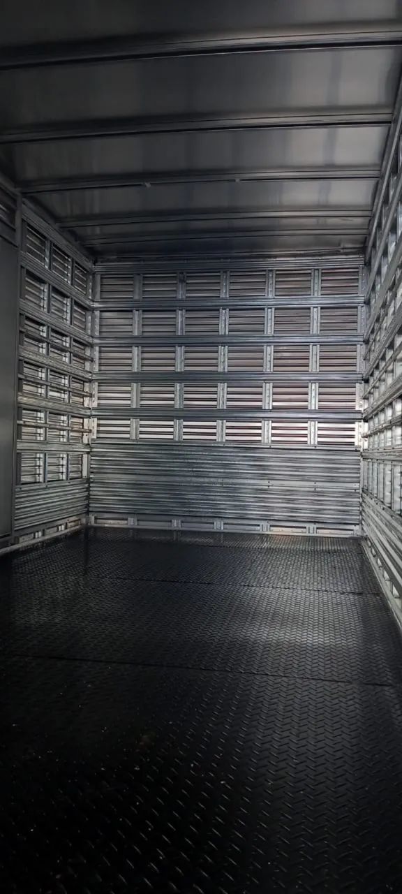 Vendo baú caminhão 4,50 comprimento  - Foto 3