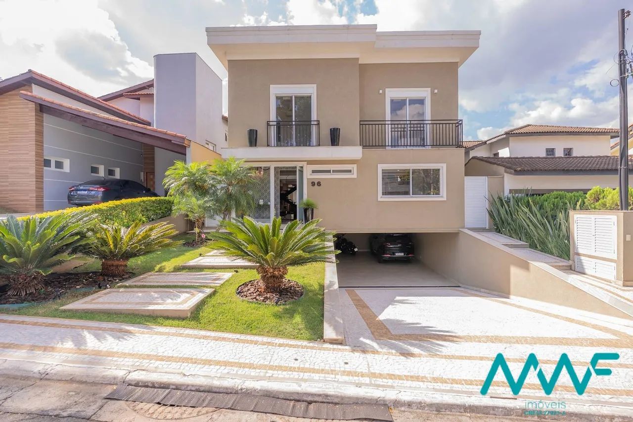 Alphaville 11  Casa com 4 Suítes, Piscina Aquecida e Vista Verde