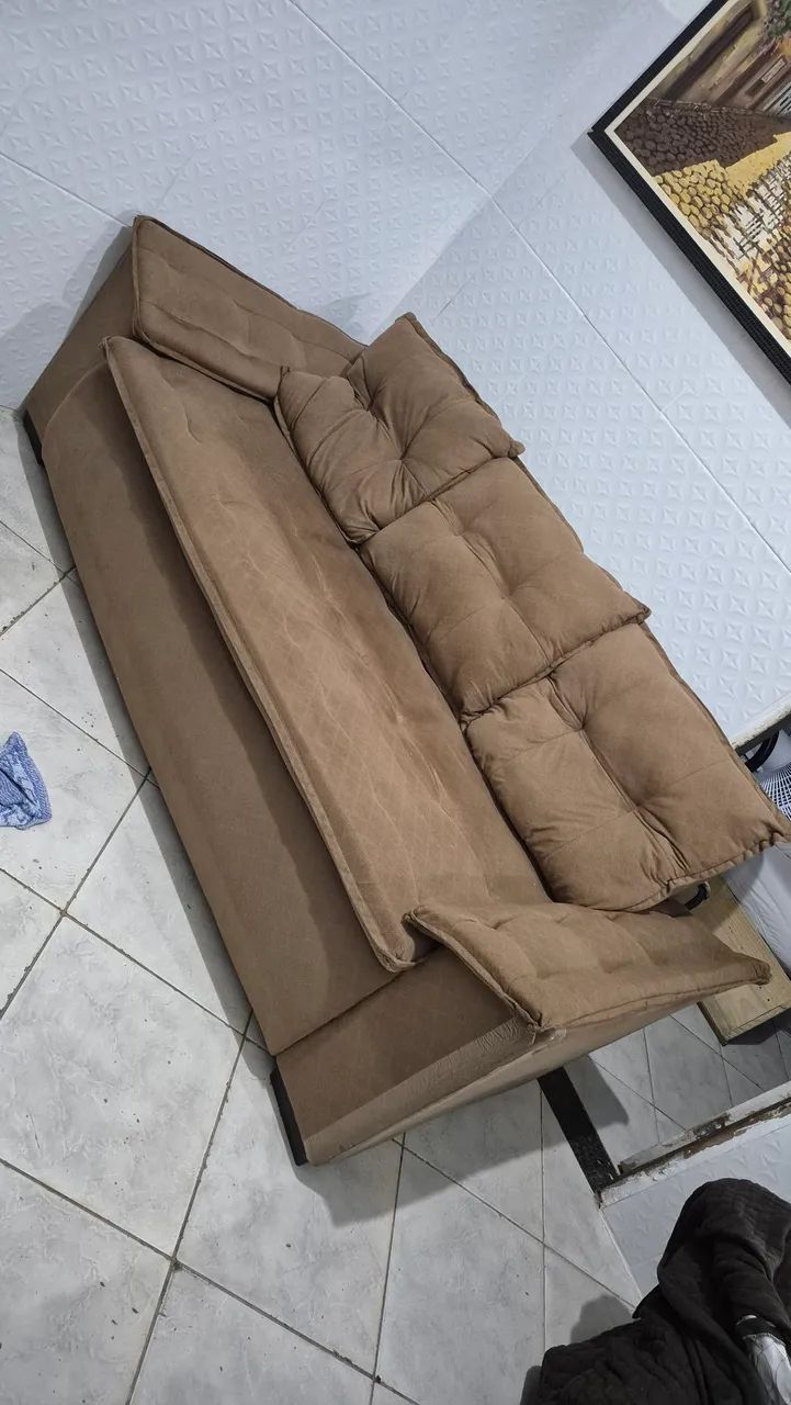 Sofá 3 lugares com almofadas 