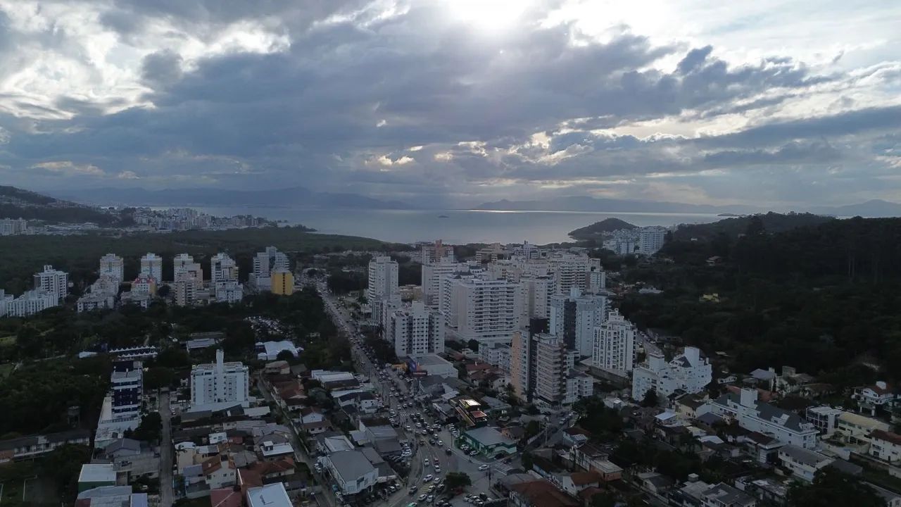 FILMAGENS E FOTOS DE DRONE EM 4K