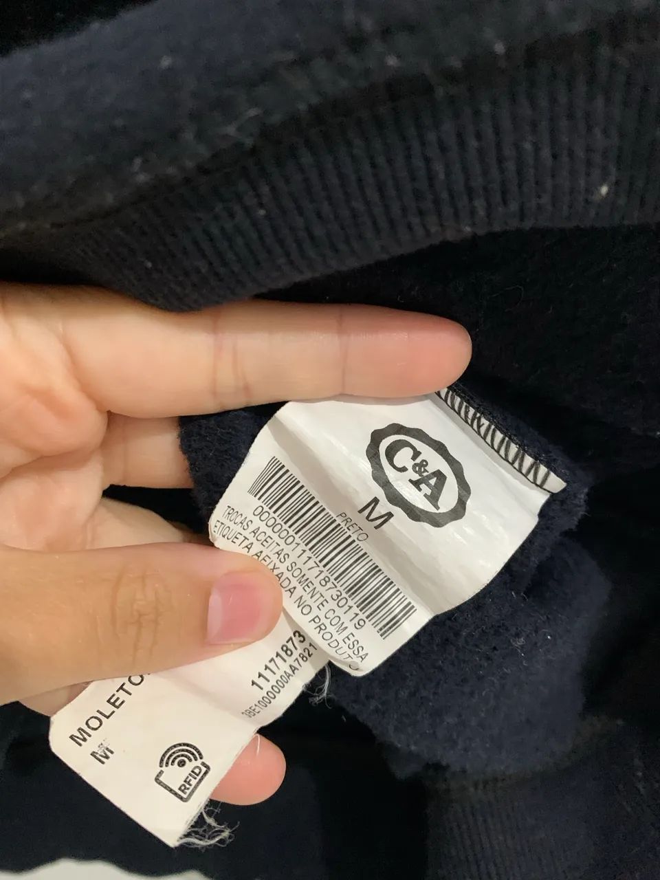3 moletons um preto,branco e bege tam M  - Foto 2