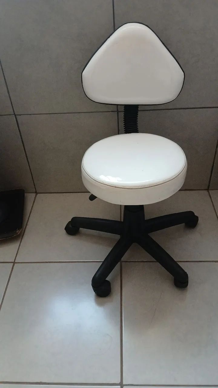 Cadeira de podologia com mocho  - Foto 3