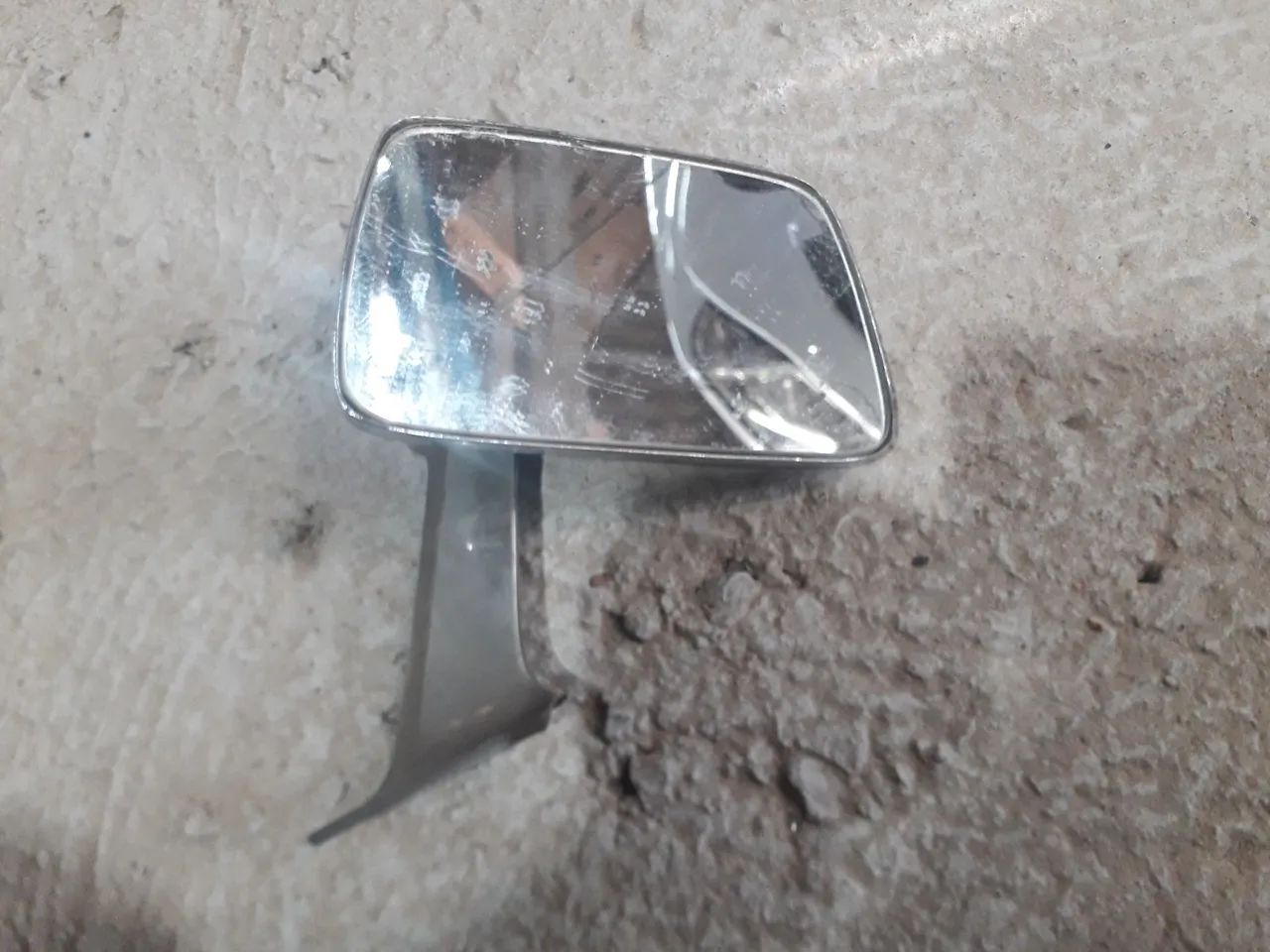RETROVISOR CORCEL 01 NO ESTADO $80..