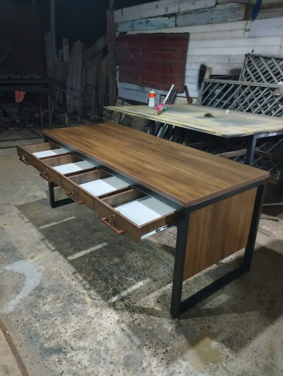 Mesa executiva estilo industrial 