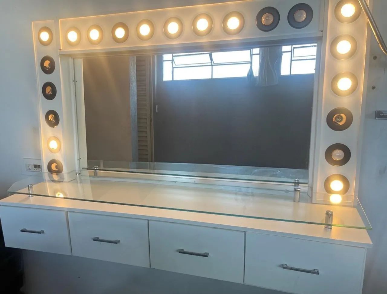 Dressing Table / Makeup Vanity.65568168676993121