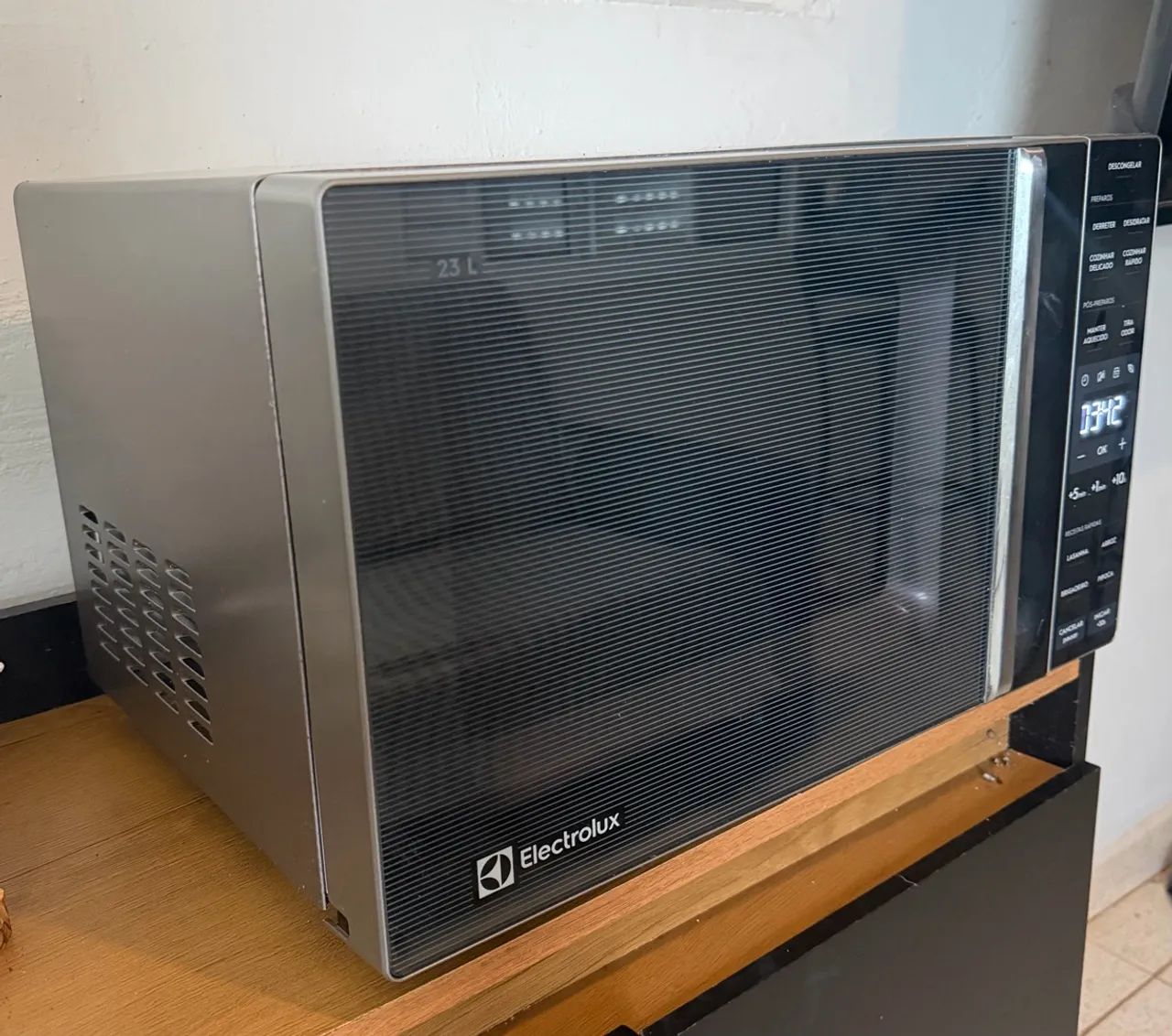 Micro-ondas Electrolux Efficient 23L - Prata | ME23S