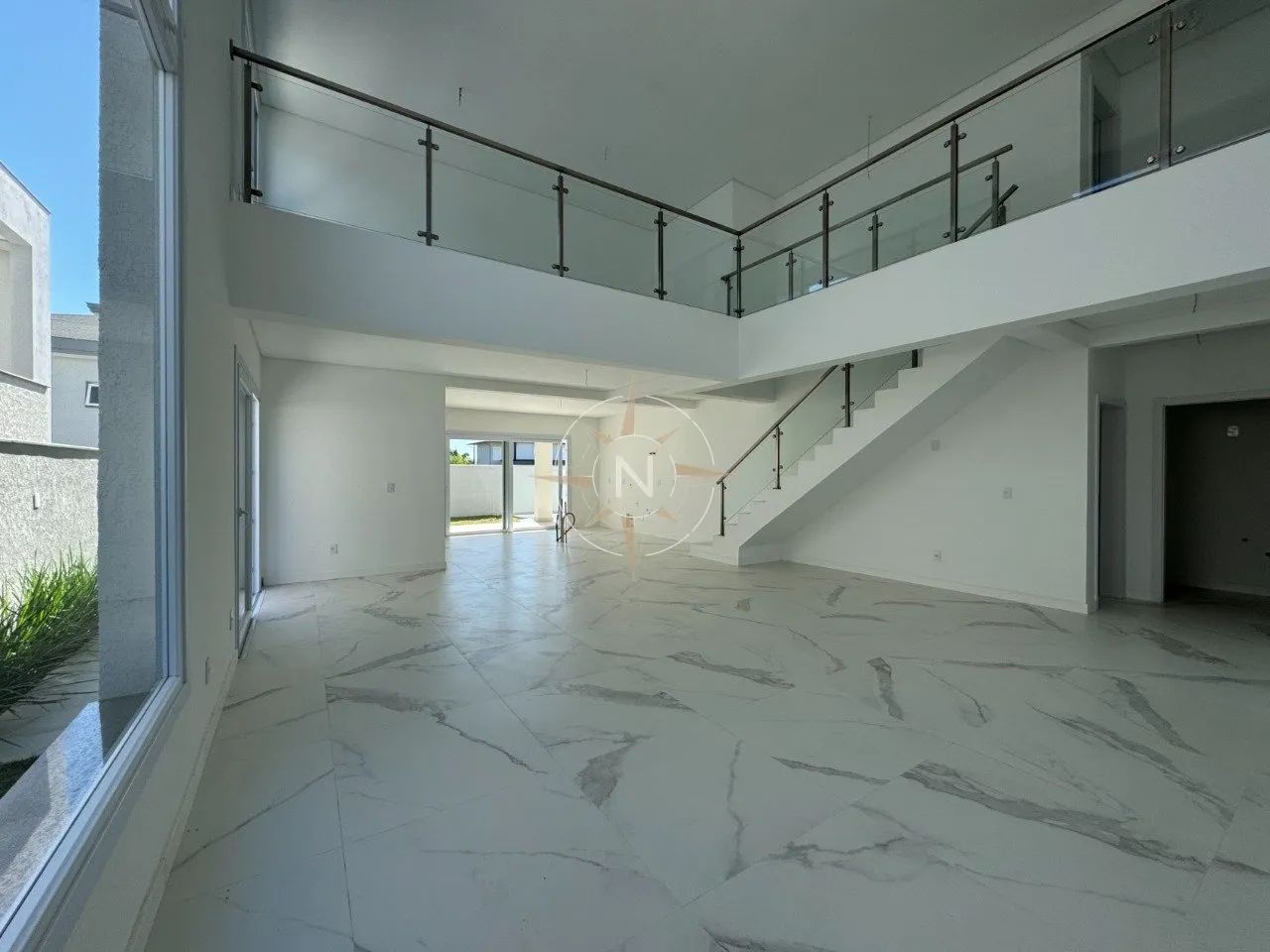 Casa em Condomínio Fechado com 04 suítes - Praia dos Ingleses - Foto 2