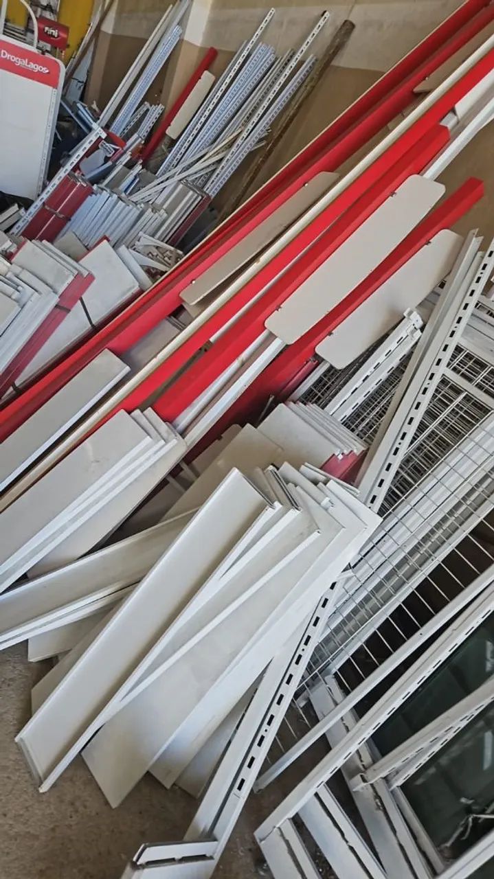 Mobiliario para Drogaria pratilheiras e balcoes - Foto 3